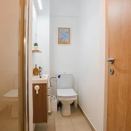 Ultracentral Dreamland 3 Bdrm * Бухарест