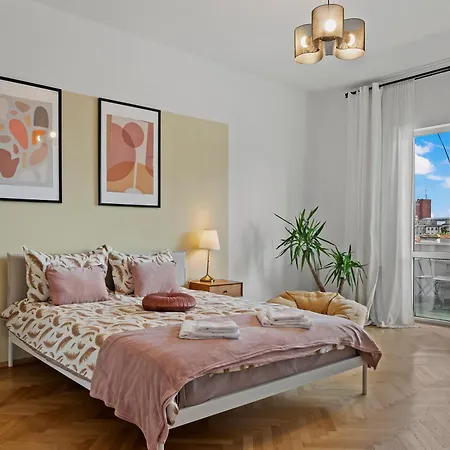 Апартаменти Ultracentral Dreamland 3 Bdrm