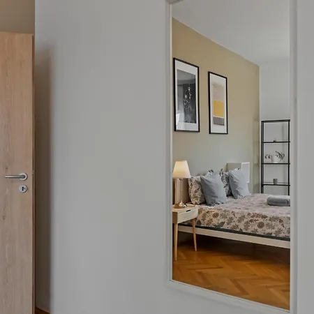 Апартаменти Ultracentral Dreamland 3 Bdrm Бухарест