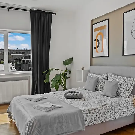 Ultracentral Dreamland 3 Bdrm * Бухарест