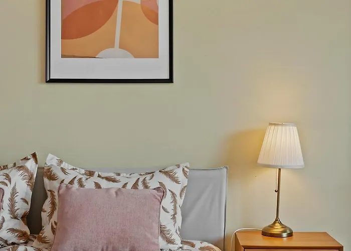 Ultracentral Dreamland 3 Bdrm *