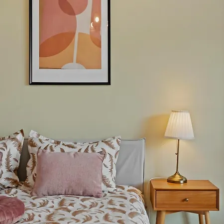 Ultracentral Dreamland 3 Bdrm *