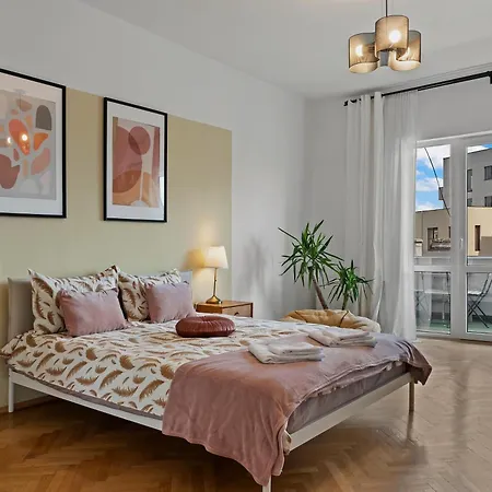 Ultracentral Dreamland 3 Bdrm * Bucharest