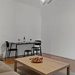 Апартаменти Ultracentral Dreamland 3 Bdrm *