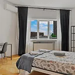 Апартаменти Ultracentral Dreamland 3 Bdrm Бухарест