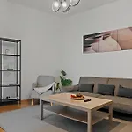 Ultracentral Dreamland 3 Bdrm *
