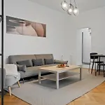 Ultracentral Dreamland 3 Bdrm * Бухарест