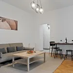 Апартаменти Ultracentral Dreamland 3 Bdrm *