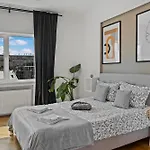 Ultracentral Dreamland 3 Bdrm * Бухарест