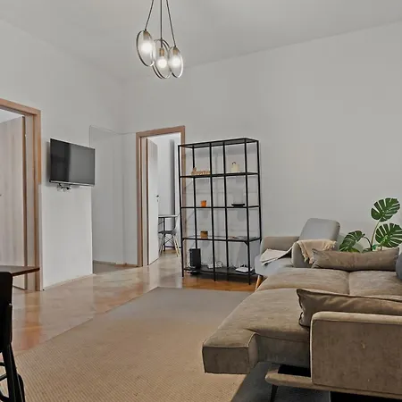 Ultracentral Dreamland 3 Bdrm Бухарест