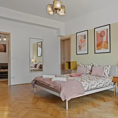 Ultracentral Dreamland 3 Bdrm Апартаменти *