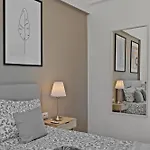 Ultracentral Dreamland 3 Bdrm *